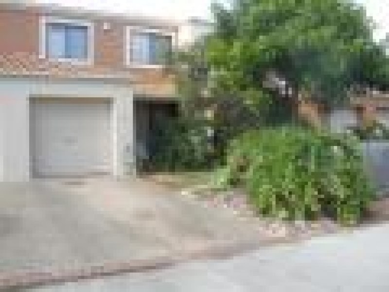 1 Warbler Parade, Varsity Lakes QLD 4227