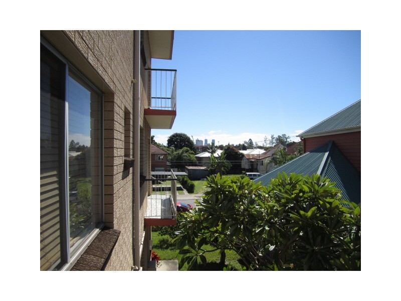 3/8 Regina Street, Greenslopes QLD 4120