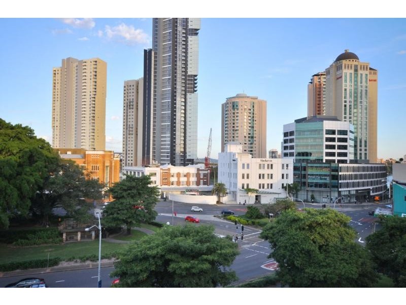 22 Barry Parade, Spring Hill QLD 4000