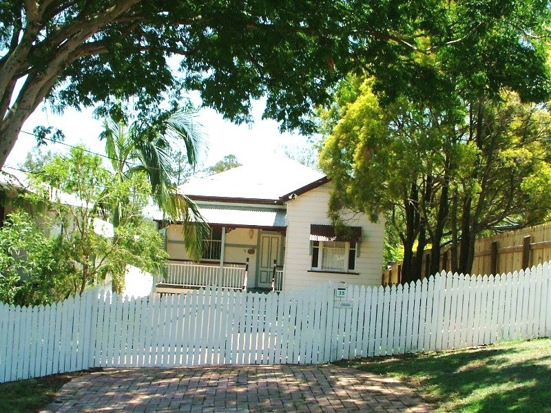 35 Chapman Street, Chapel Hill QLD 4069