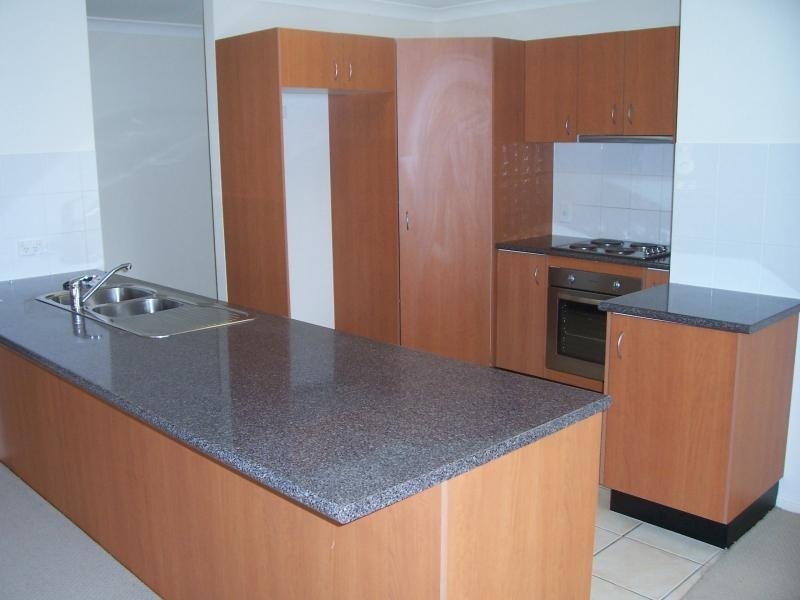 2/44 McLaren Rd, Nerang QLD 4211