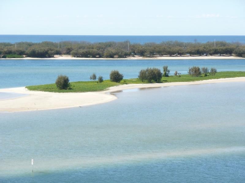 100/326 MARINE PARADE, Labrador QLD 4215