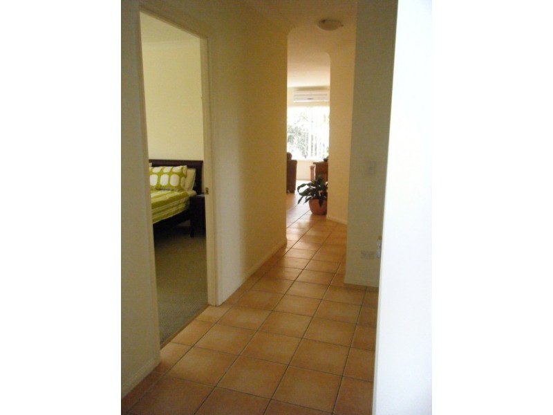 34 Albicore Street, Mermaid Waters QLD 4218