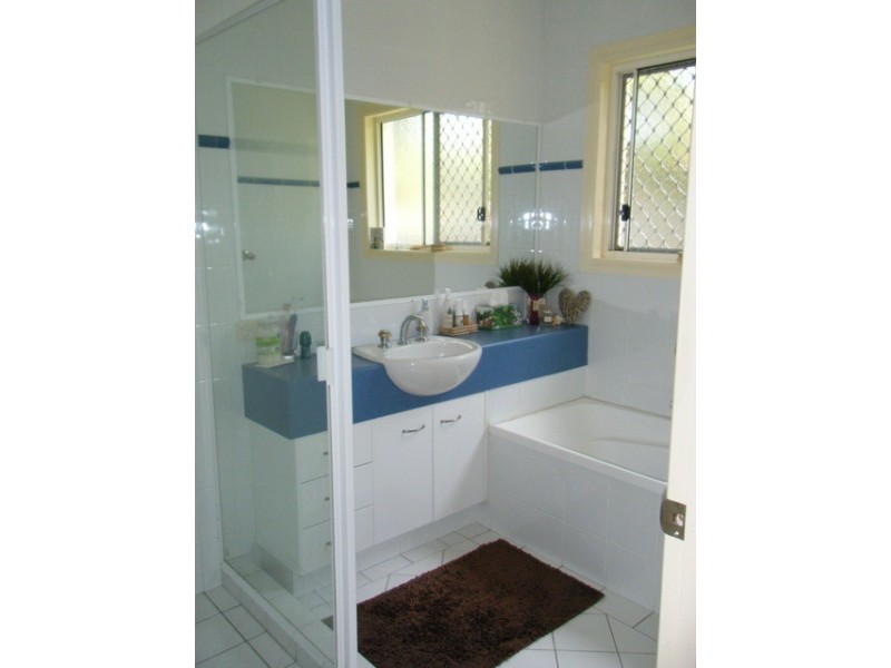 34 Albicore Street, Mermaid Waters QLD 4218