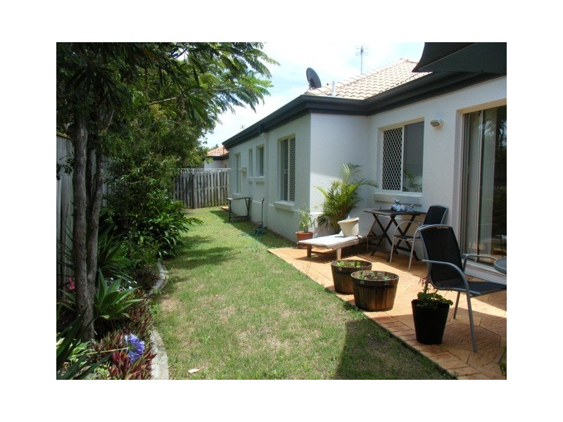 34 Albicore Street, Mermaid Waters QLD 4218