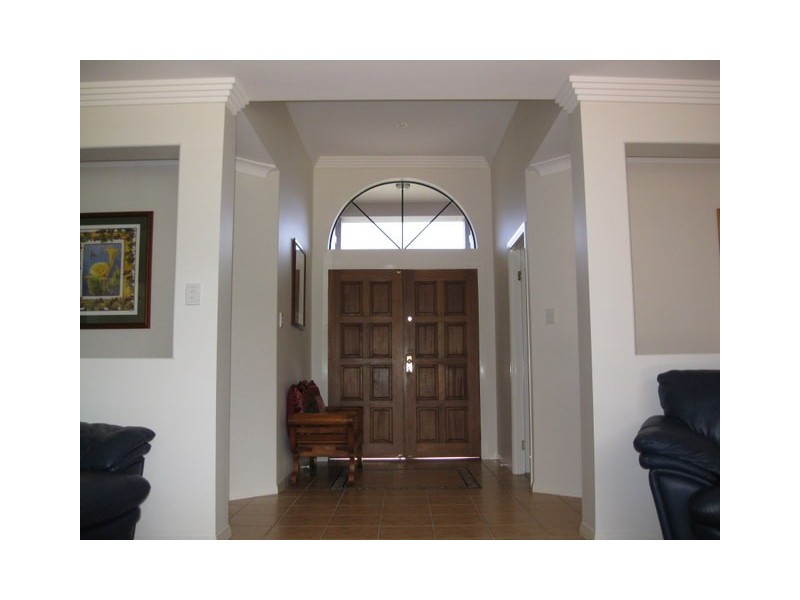 7 Bernard Court, Arundel QLD 4214