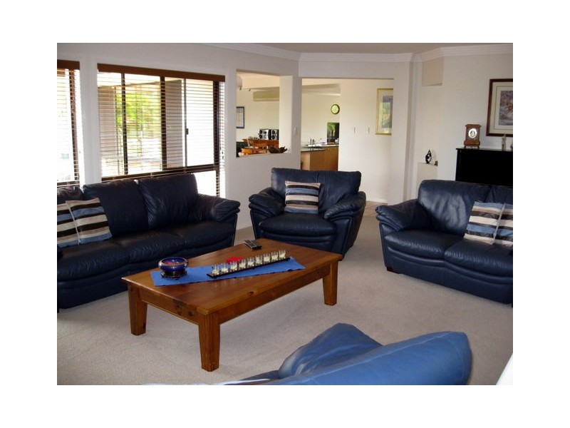 7 Bernard Court, Arundel QLD 4214