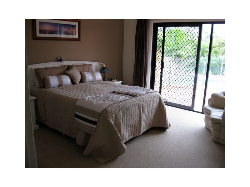 7 Bernard Court, Arundel QLD 4214