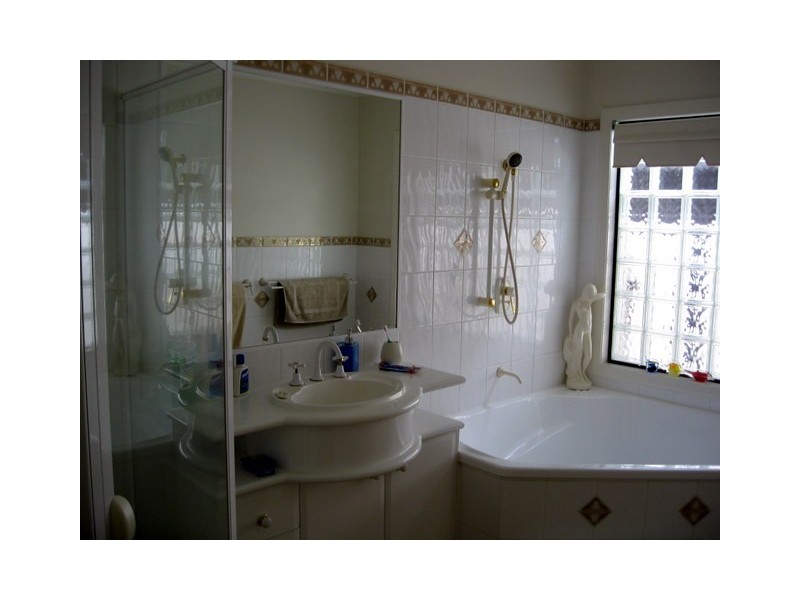 7 Bernard Court, Arundel QLD 4214