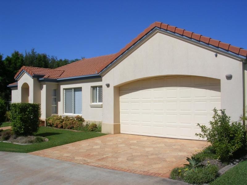 34 Albicore Street, Mermaid Waters QLD 4218