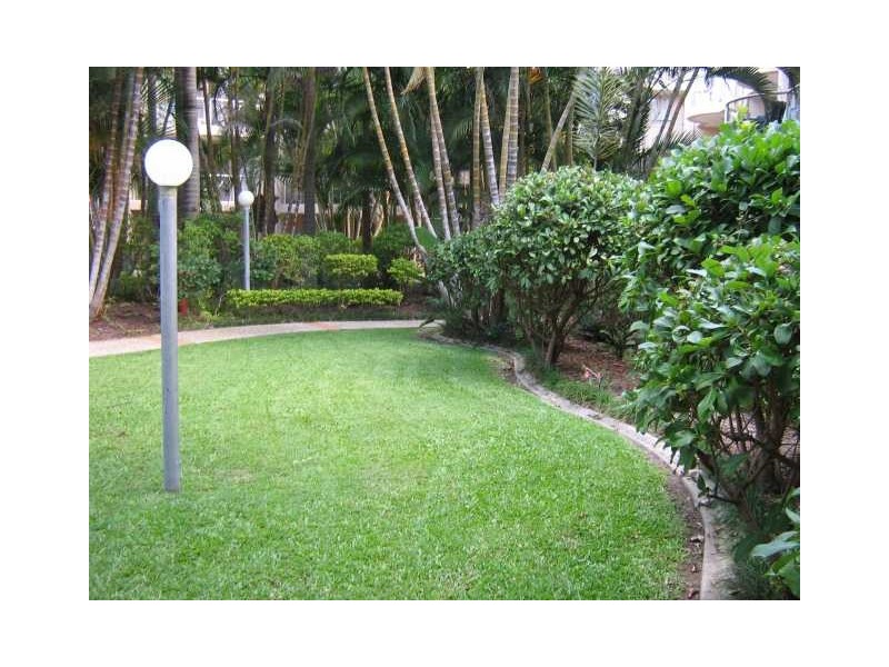 4/15 Santa Monica Blvd, Miami QLD 4220