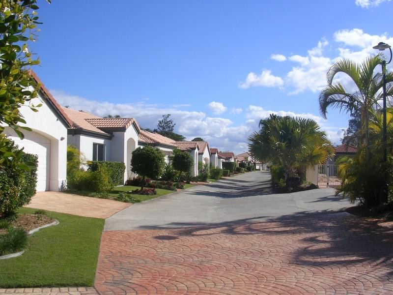 34 Albicore Street, Mermaid Waters QLD 4218