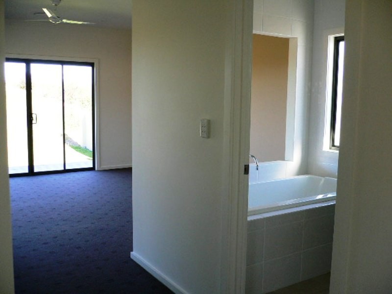 94/19 Santa Barbara Road, Hope Island QLD 4212