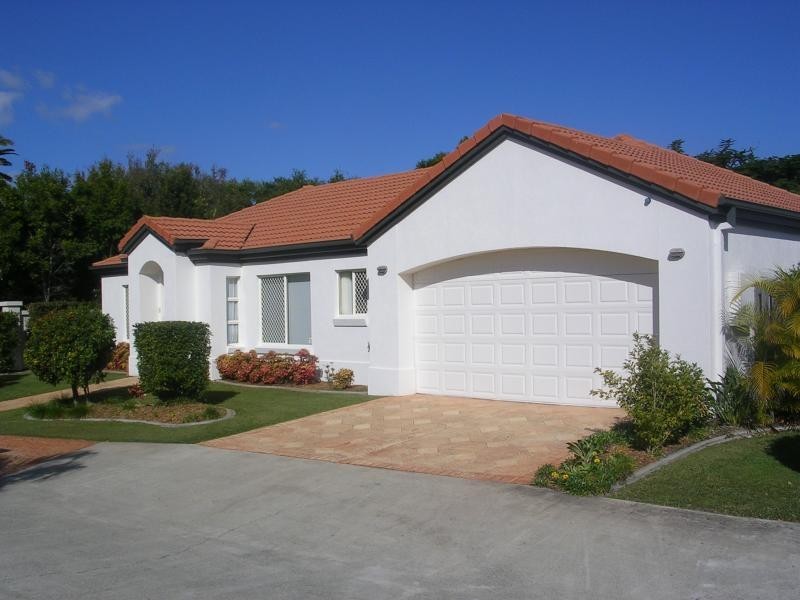 34 Albicore Street, Mermaid Waters QLD 4218