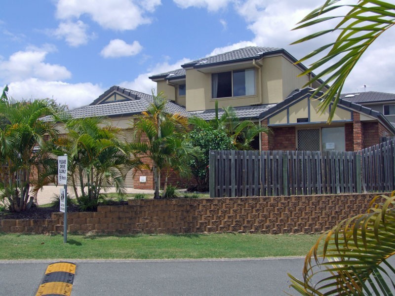 Oxley QLD 4075