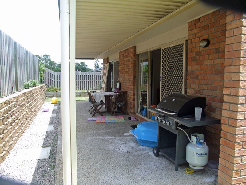 Oxley QLD 4075