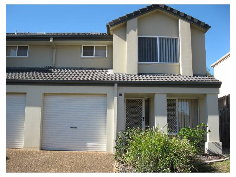 74 Universal St, Pacific Pines QLD 4211