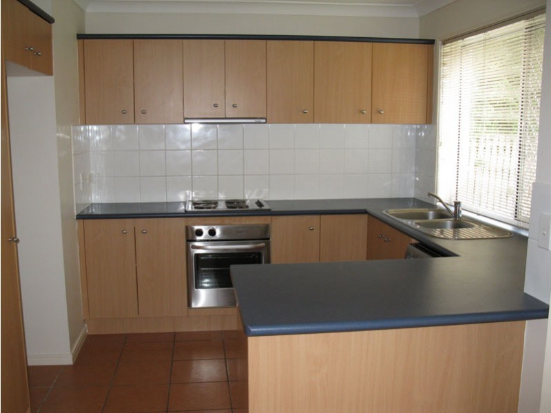 74 Universal St, Pacific Pines QLD 4211