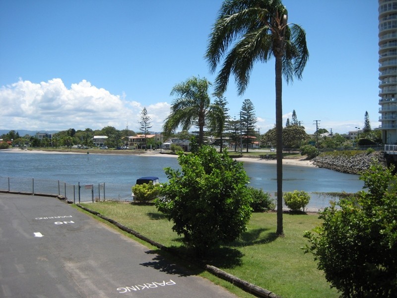 2/554 Marine Parade, Biggera Waters QLD 4216