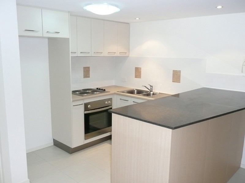 32/10 Grand Parade, Kawana Island QLD 4575