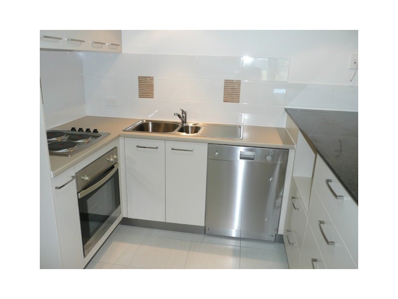 32/10 Grand Parade, Kawana Island QLD 4575