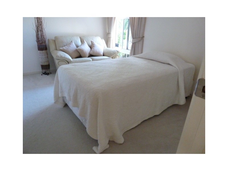 . Lindfield Circuit, Robertson QLD 4109