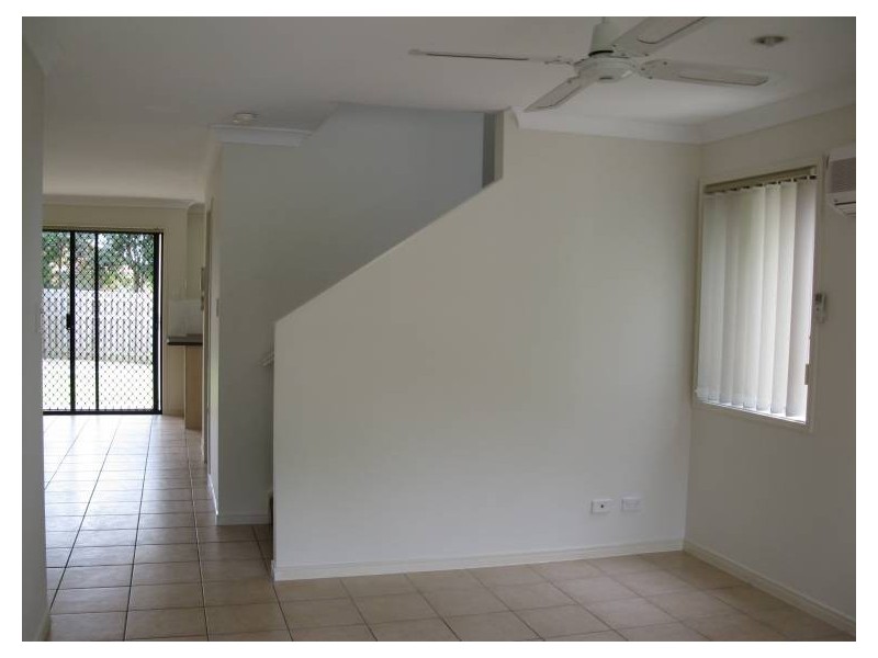 74 Universal St, Pacific Pines QLD 4211