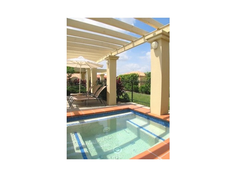 4/480 Christine Avenue, Robina QLD 4226