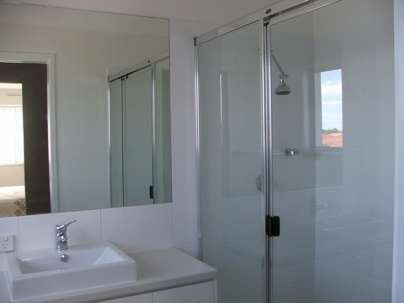 84 Yodelay Street, Varsity Lakes QLD 4227