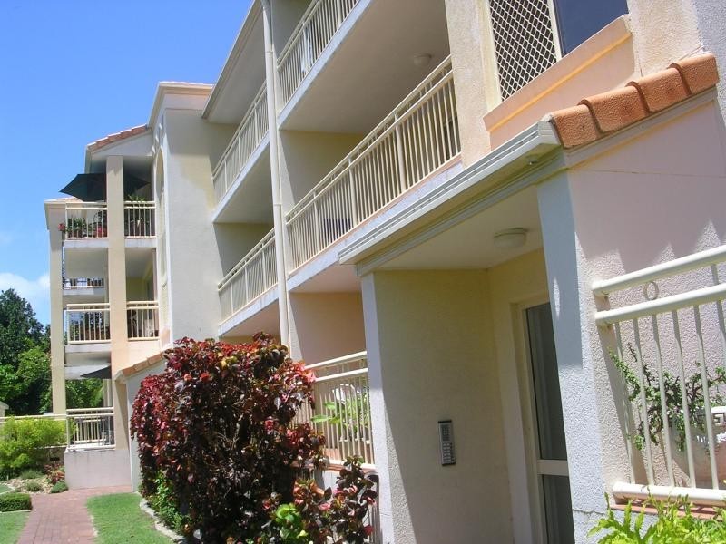 76 THOMAS DR, Chevron Island QLD 4217