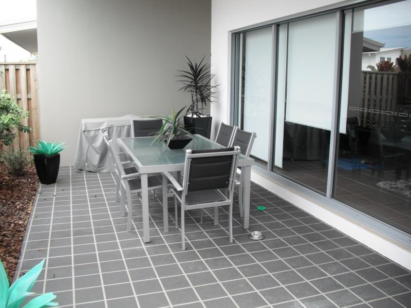 110 Tours Way, Burleigh Waters QLD 4220