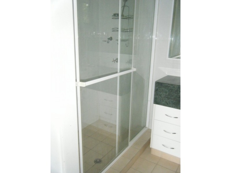 36 Tambourah Street, Benowa QLD 4217