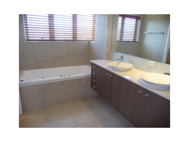 66/7 Grand Parade, Kawana Island QLD 4575