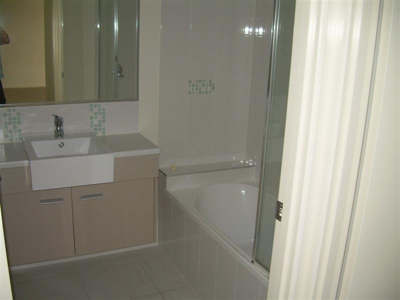 9/4 Grand Parade, Kawana Island QLD 4575