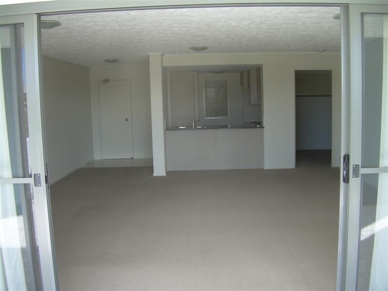 9/4 Grand Parade, Kawana Island QLD 4575