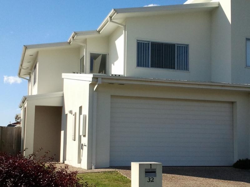 32 Marks Drive, Varsity Lakes QLD 4227