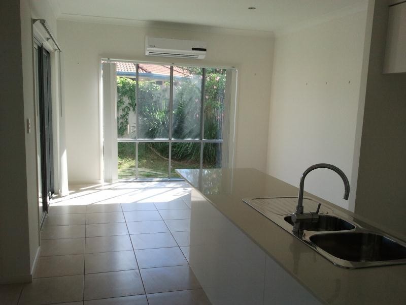 32 Marks Drive, Varsity Lakes QLD 4227