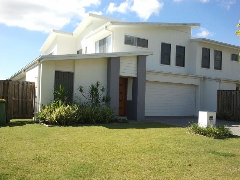 84 Yodelay Street, Varsity Lakes QLD 4227