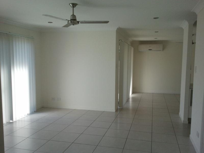 84 Yodelay Street, Varsity Lakes QLD 4227