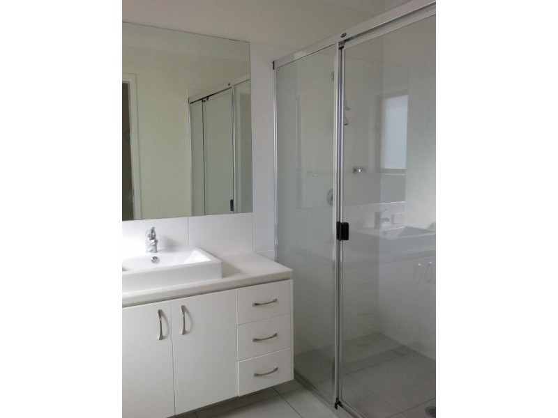 84 Yodelay Street, Varsity Lakes QLD 4227