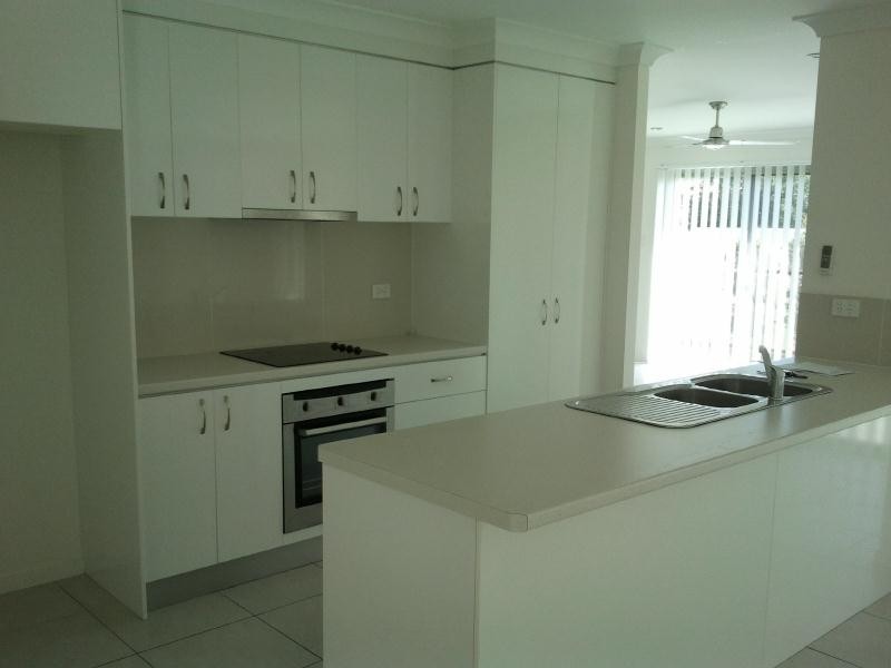 84 Yodelay Street, Varsity Lakes QLD 4227