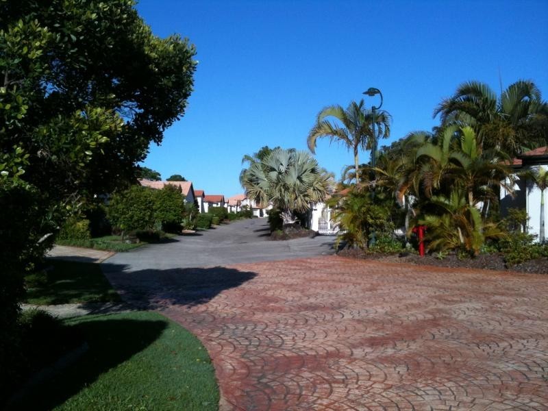 34 Albicore Street, Mermaid Waters QLD 4218