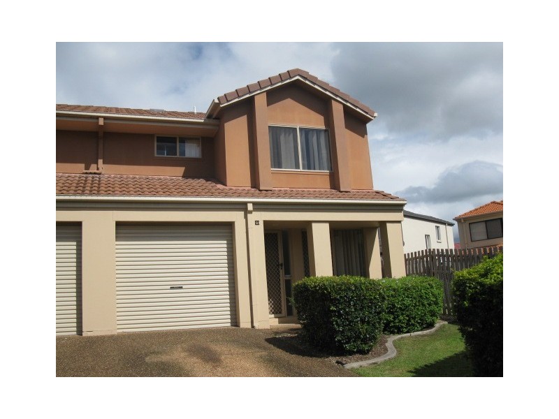 74 Universal St, Pacific Pines QLD 4211