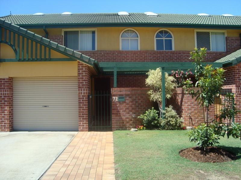 71/9 Santa Cruz Blvd, Clear Island Waters QLD 4226