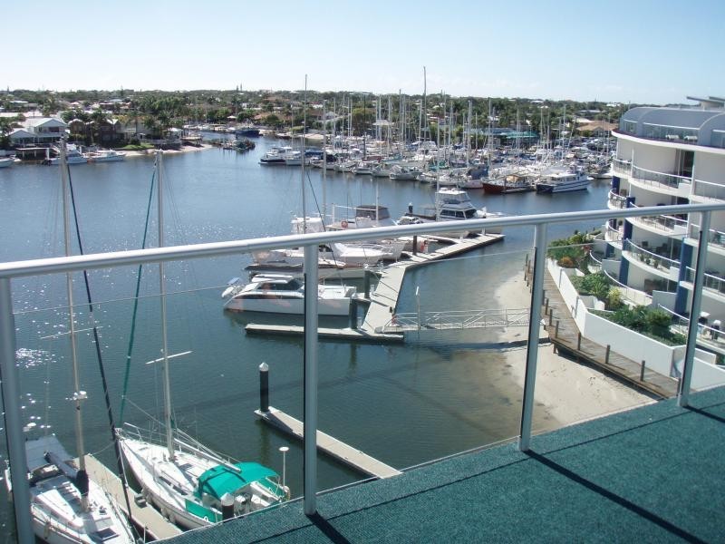 11 Nicklin Way, Minyama QLD 4575