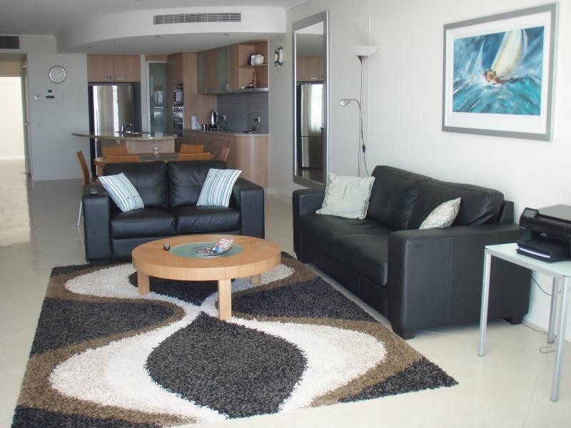 11 Nicklin Way, Minyama QLD 4575