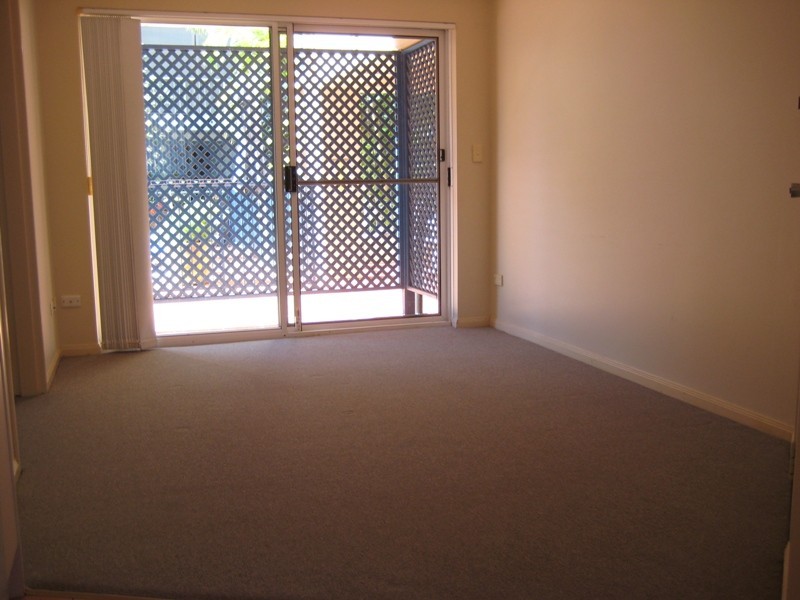 4/4 Adori Street, Chevron Island QLD 4217