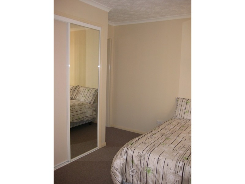 4/4 Adori Street, Chevron Island QLD 4217