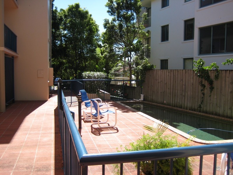 4/4 Adori Street, Chevron Island QLD 4217
