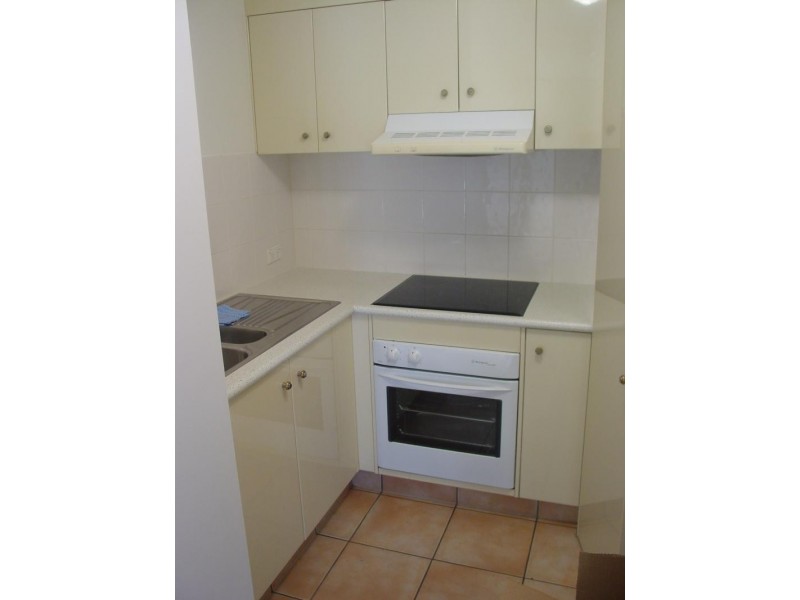 6/103 – 105 Frank Street, Labrador QLD 4215